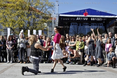 Sopot. Plac Przyjaciol Sopotu. Flash Art. ( w rez.Joanny...