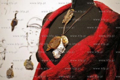 Amber Expo. Targi bursztunu Ambermart. Nz prace Elzbiety...