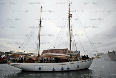 Wyremontowany zaglowiec STS General Zaruski z prezydentem...