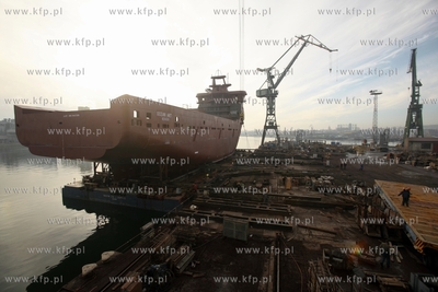 Stocznia Gdansk. Budowa statku typu PSV Ocean Art do...
