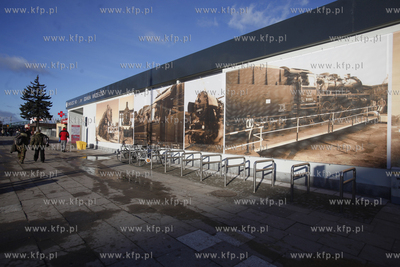 Dworzec we Wrzeszczu po remoncie zyskal nowa elewacje,...