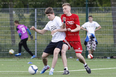 Gdansk Zaspa. Pilkarski turniej dzikich druzyn Do przerwy...