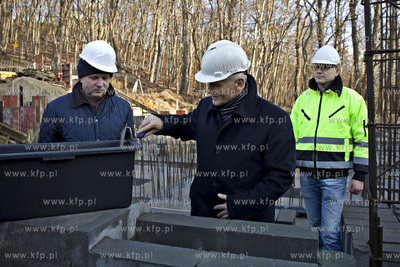 Uroczystość wmurowania kamienia węgielnego, pod
budowę...