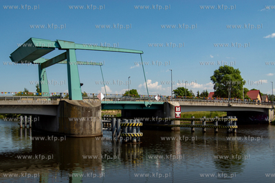 Most zwodzony w Drewnicy nad rzeką Szkarpawą na Pętli...