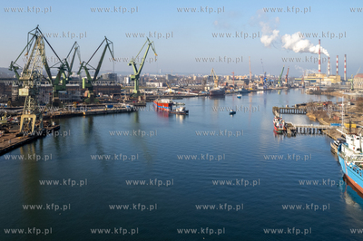 Stocznia Gdańska. Podczas operacji przesuwania patrolowca...