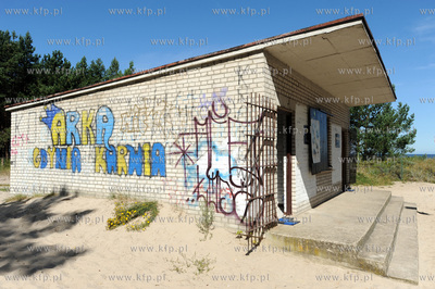 Karwia, plaza. Szalet publiczny 20.08.2009fot....