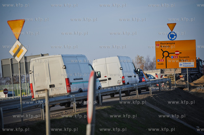 Gdansk. Budowa wezla drogowego Karczemki i trasy WZ....