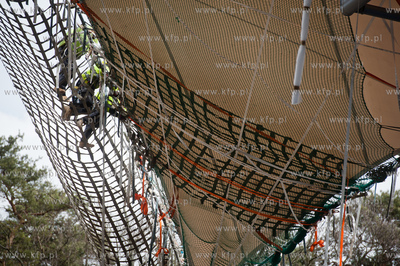 Sopot. Rozpoczeto montaz liczacej 7000 m2  powloki...
