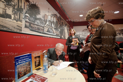 Gdansk. Biblioteka Manhattan w CH Manhattan. Spotkanie...