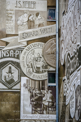 Gdansk. Odnowione fasady kamienic przy ulicy Szerokiej.
09.02.2015
fot....