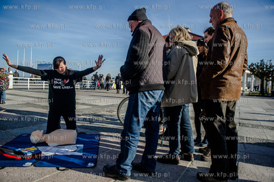 Sopot. Plac przed wejsciem na molo. Zielona Godzina...