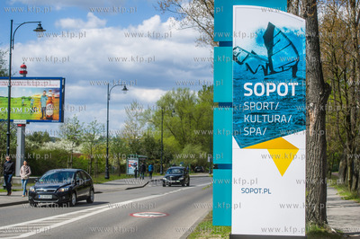 Sopot. Ul. Bitwy pod Plowcami. Nowe witacze zamontowane...