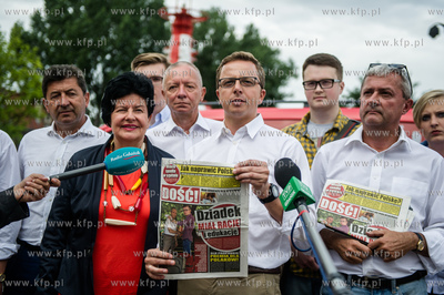 Gdansk. Szafarnia. Lato z SLD. Przedstawiciele Sojuszu...