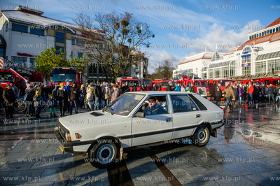 Sopot. Parada zabytkowych wozów strażackich i zabytkowych...