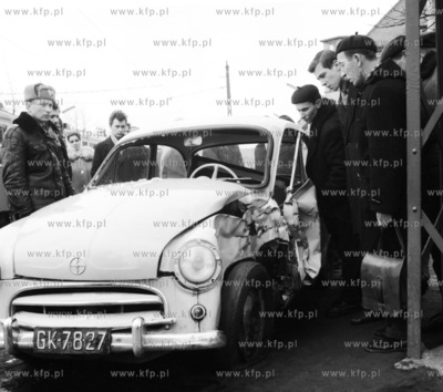 Wypadek samochodu marki Syrena w Gdansku. 1968
z0001932
Fot....