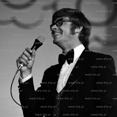 X Miedzynarodowy Festiwal Piosenki w Sopocie. Na scenie...