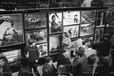 Wernisarz wystawy fotograficznej trzech fotoreporterów...