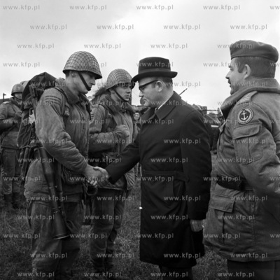 Ćwiczenia żołnierzy 7 Łużyckiej Dywizji Desantowej...