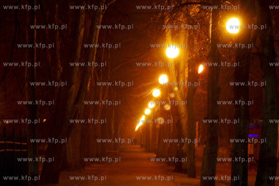 Sopot noca. Nz Alejka nad morzem
08.12.2006
Fot....