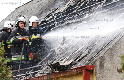 Pozar domu przy ul. Derdowskiego w Rumi. Bez dachu...