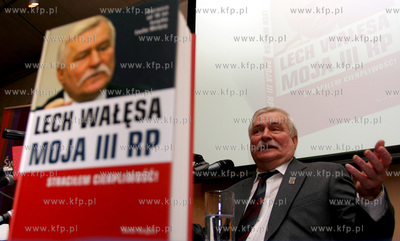 Warszwa. Promocja nowej ksiazki Lecha Walesy "Moja...