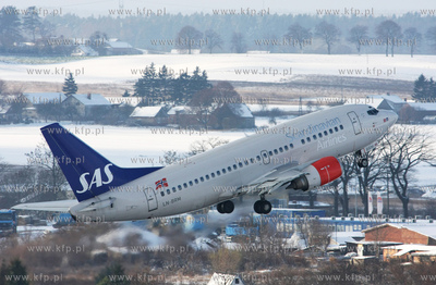 Gdansk, Rebiechowo. Zima na lotnisku. Nz. Boeing 737-505...