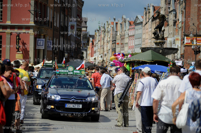 Gdansk. Dlugi Targ. Parada ucyestnikow 63 Miedzynarodowego...