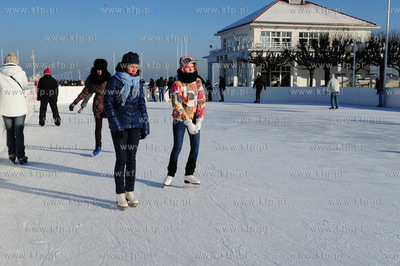 Sopot. Mrozna niedziela na plazy i molo w Sopocie....