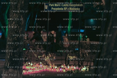Sopot. Park im. Marii i Lecha Kaczynskich. Znicze w...