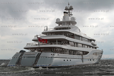 W gdanskim porcie, przy nabrzezu Obroncow Westerplatte,...