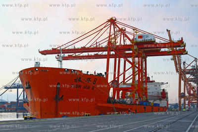 Nowe suwnice dla Baltyckiego Terminalu Kontenerowego...