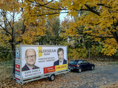 Kampania samorządowa w Gdańsku. Mobilny billboard...