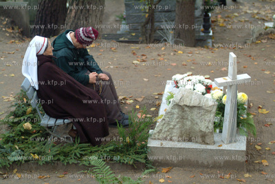 Swieto Zmarlych, cmentarz komunalny w Gdansku Srebrzysku.
1.11.2002
fot....