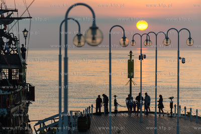 Sopockie molo o wschodzie S onca. 11.08.2015 fot. Wojtek...