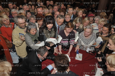 Promocja ksiazki Danuta Walesa marzenia i tajemnice....