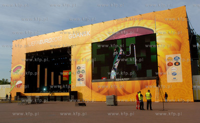 Gdanska Strefa Kibica na placu Zebran Ludowych podczas...