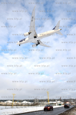 Nad ulica Budowlanych przelatuje Boeing 787-800 Dreamliner...