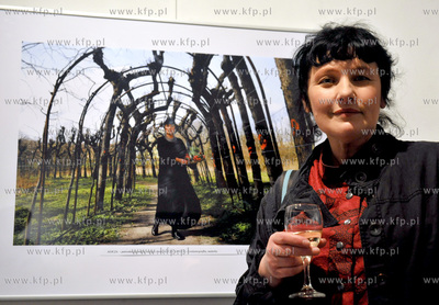 Wystawa fotografii Magdaleny Morawskiej  "Swieci, a...