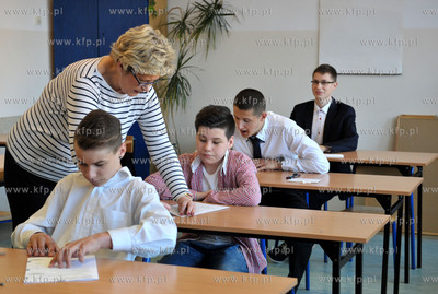 Egzamin gimnazjalny z czesci humanistycznej w gimnazjum...