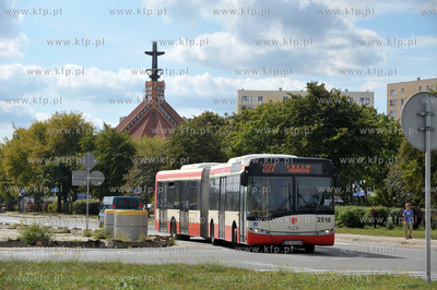 Gdańak Zaspa. Autobus miejski linii 227 na al. Jana...