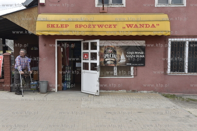 Gdańsk Orunia. Sklep spożywczy Wanda na rogu ul....