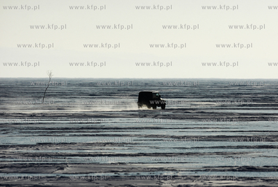 Krynica Morska. Zamarzniety Zalew Wislany.
24.01.2010
fot....