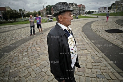 Gdansk. Plac Solidarnosci.Manifestacja Ligi Obrony...