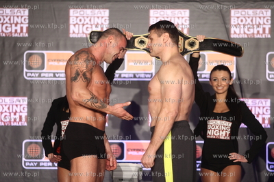 Sopot. Ergo Arena. Wazenie zawodnikow przed gala boksu...