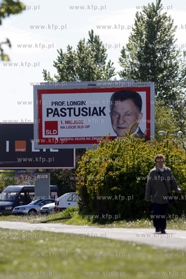Billboard wyborczy Longina Pastusiaka z Sojuszu Lewicy...
