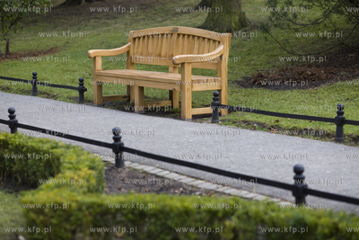 Park Oliwski. Ławki z dedykacjami.
28.12.2016
fot....