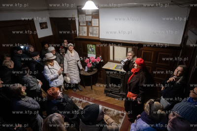 Mieszkańcy kurortu spacerowali w niedzielę z przewodniczką...