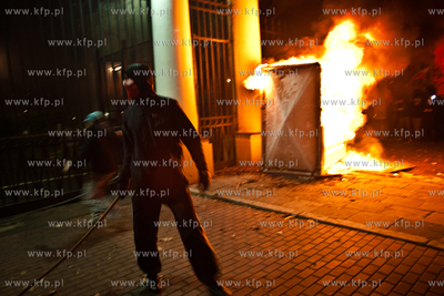 Warszawski "Marsz Niepodległosci" organizowany przez...