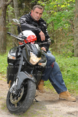 Przemyslaw Saleta na swoim motorze Suzuki B-King
24.05.2009
fot....