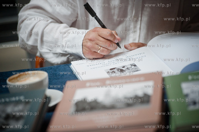 Gdansk. CH Manhattan. Promocja angielskiej wersji albumu...